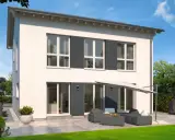 Moderne Stadtvilla mit Satteldach, großen Fenstern und einer gemütlichen Terrasse mit Lounge-Möbeln.