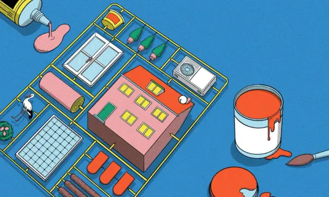 Modellbausatz eines Hauses mit Fenstern, Dachziegeln, Solarpaneel und einem Kranich. Die richtige haus sanieren reihenfolge ist entscheidend für ein erfolgreiches Projekt.