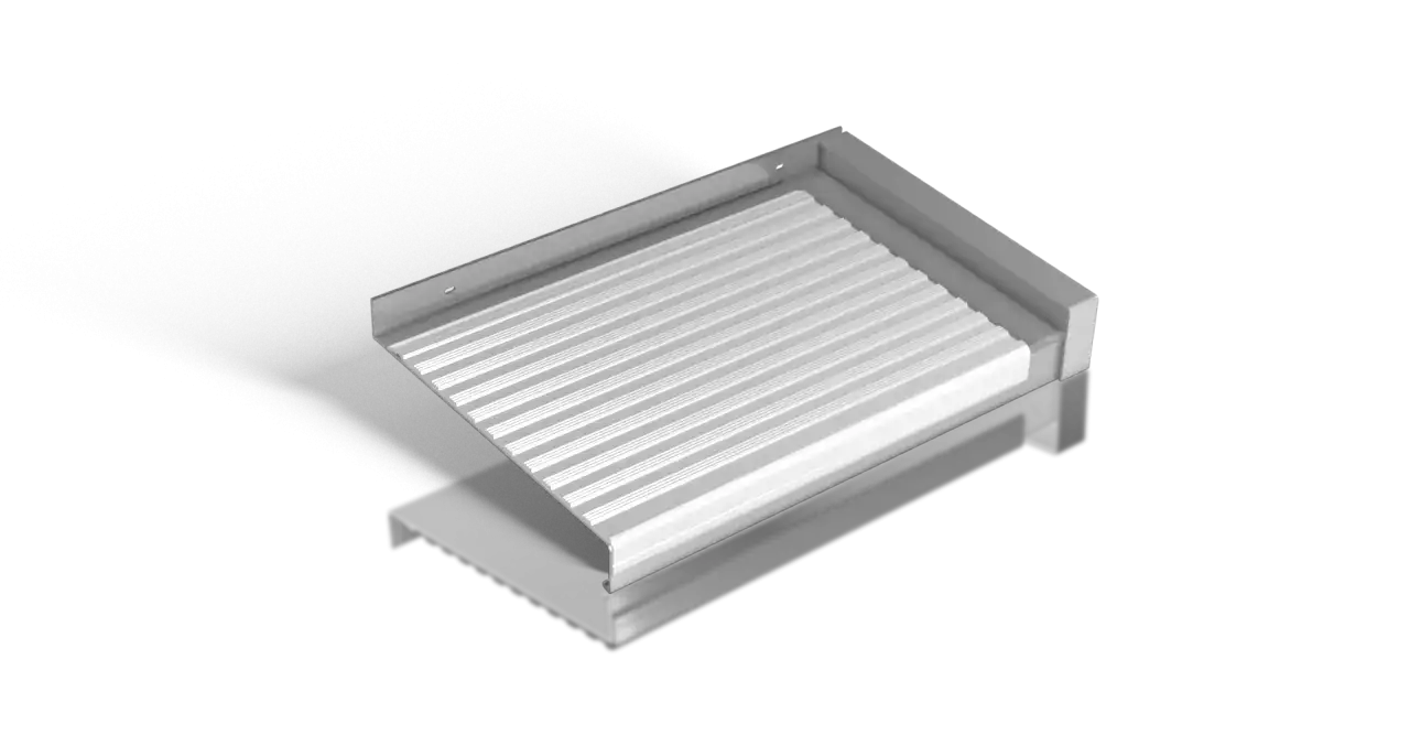 Aluminium-Fensterbank mit Rillen und einer leichten Neigung, um Wasser abzuleiten.